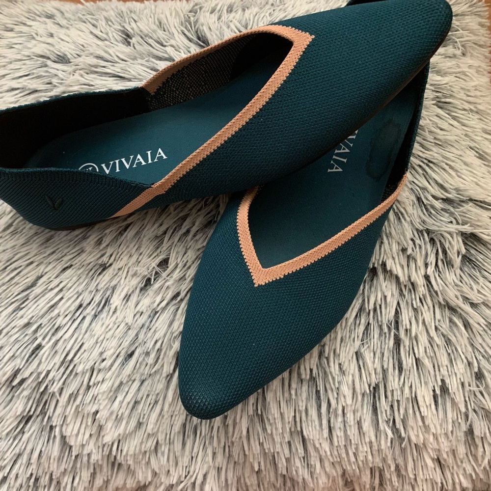 Vivaia Pointed Toe V-Cut Flats Size 9 US (40 Euro) Color: Deep Peacock